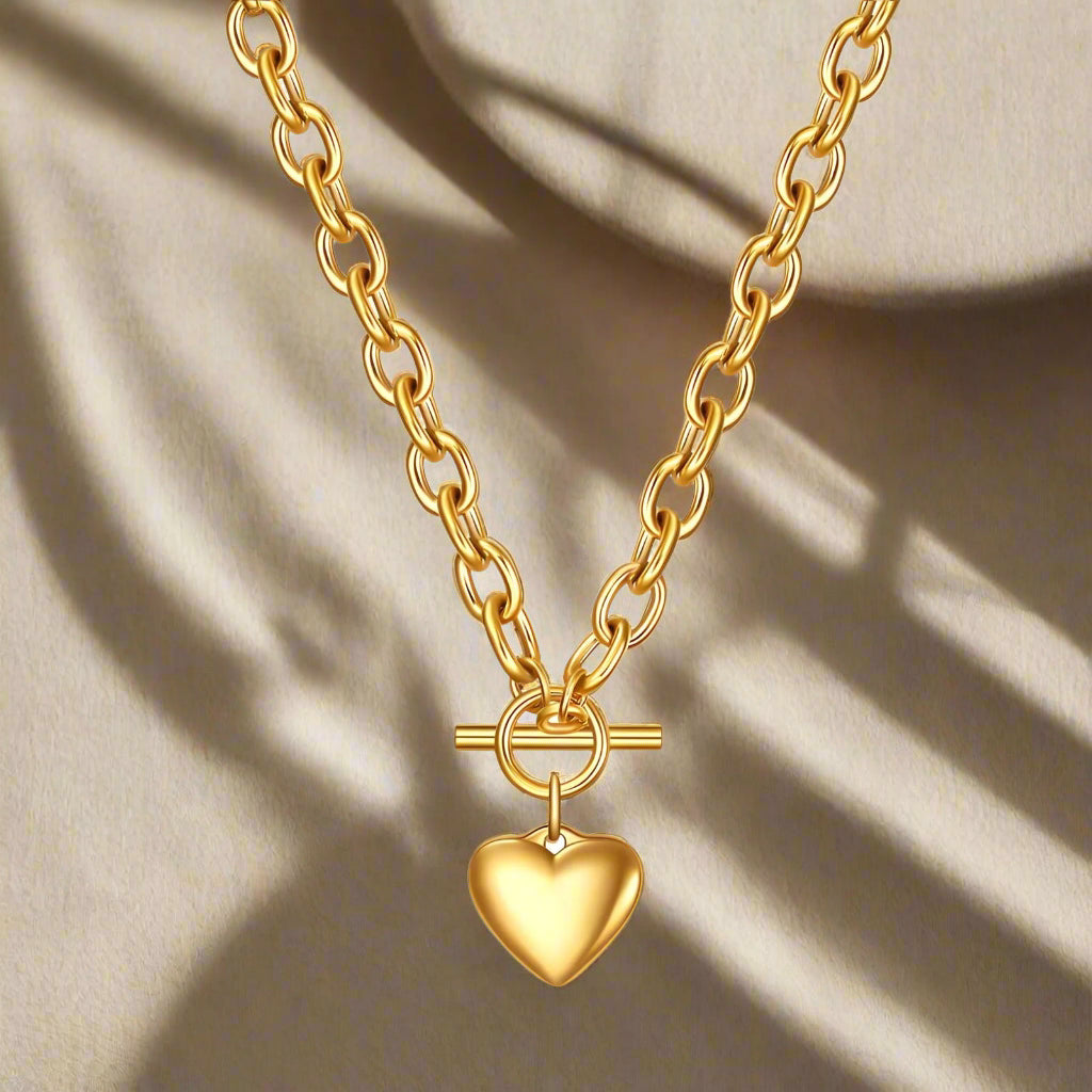 Gold-plated heart necklace ideal for sunbathing, sweatproof, and tarnish-resistant