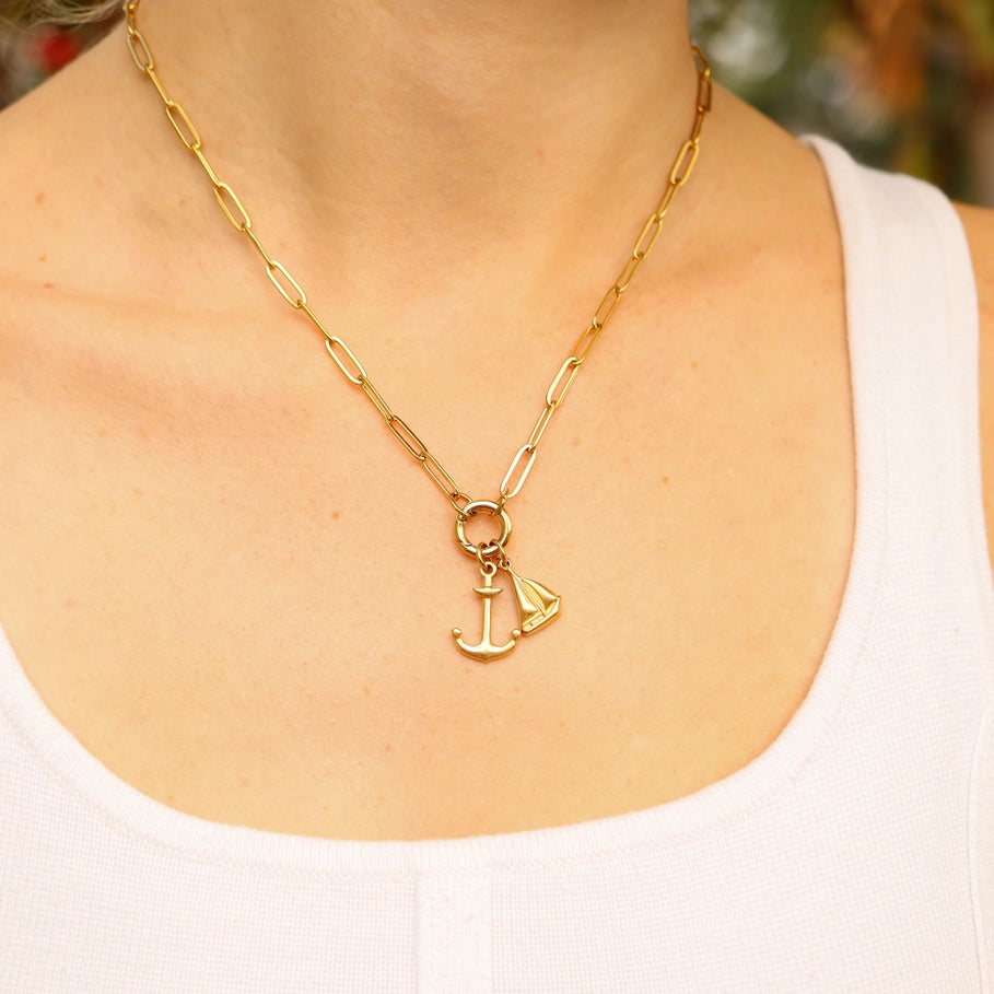 stainless steel jewelry with hypoallergenic features in a paperclip necklace