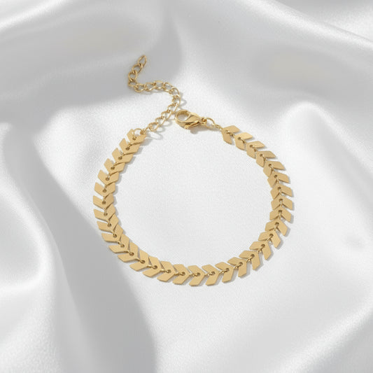 dvassa's Gold plated bracelet on a white background